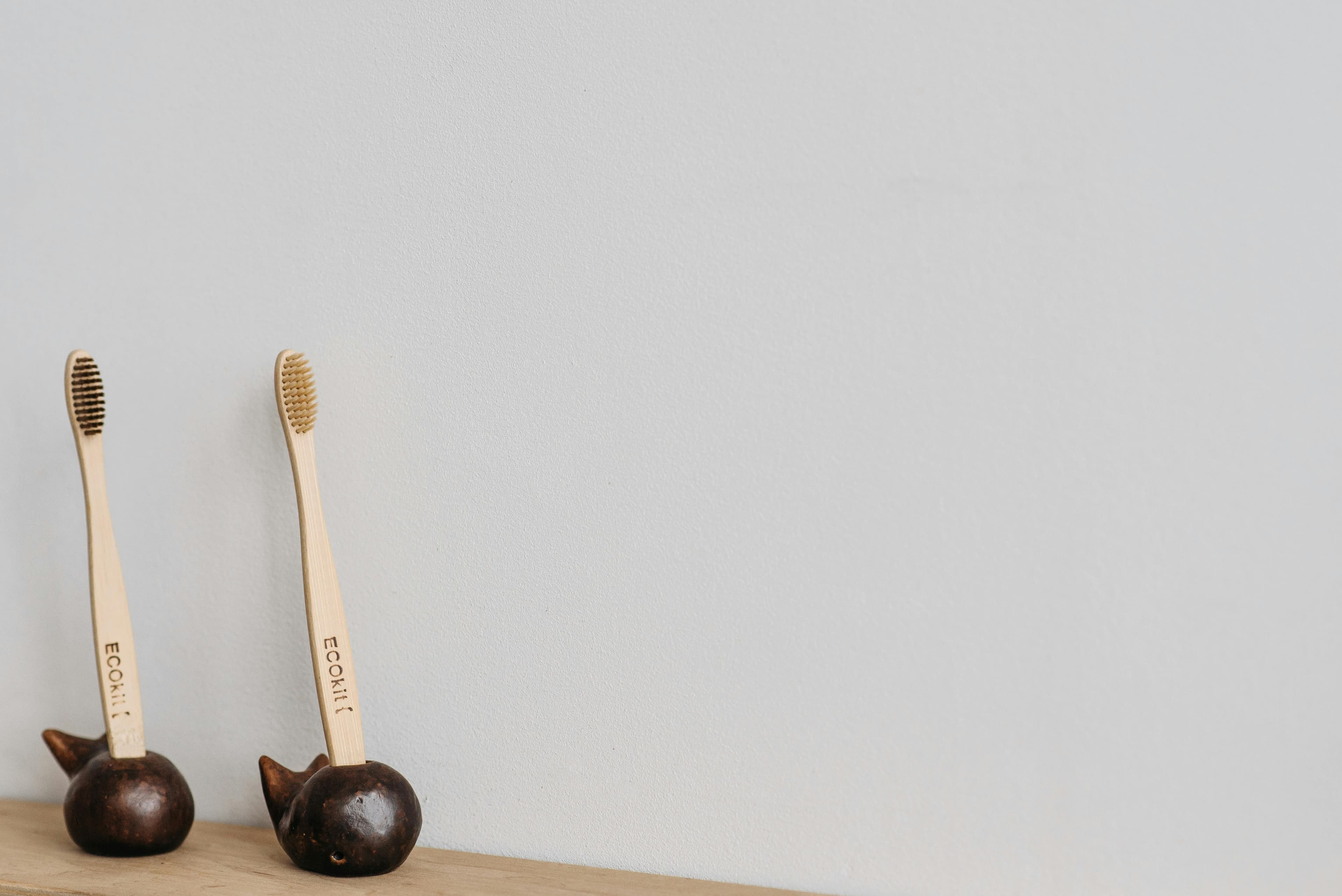 Sugar-Free Dry Mouth Products: Essential Dental Health Protection and Metabolic Benefits for Safe Oral Care - Sugar-free formulations in dry mouth products provide essential dental health protection by eliminating cavity-causing bacteria while offering metabolic benefits for blood sugar stability. Learn why sugar-free is critical for preventing tooth decay, gum disease, and metabolic disruption in dry mouth management, and how natural sweeteners provide safe, effective moisture relief without compromising oral or systemic health.